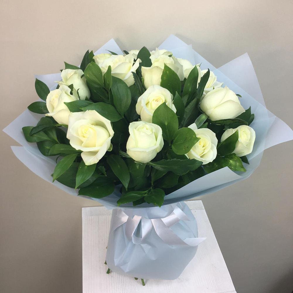 Букет 15 Белых роз Проуд в Лимане