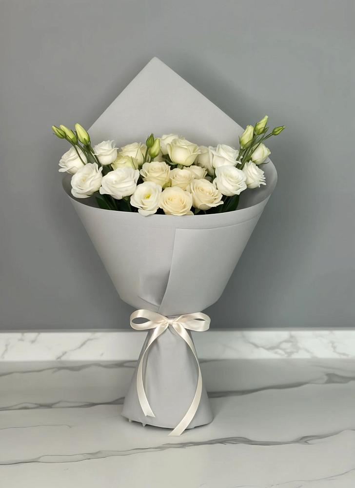 Букет цветов из: Розы и Лизиантусы в Лимане