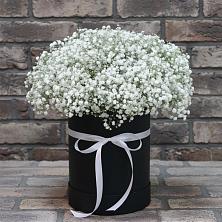 Цветочная композиция из Гипсофила в шляпной коробке в Лимане
